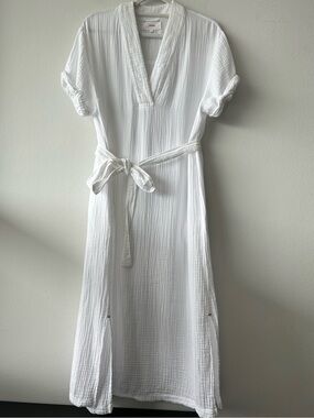XiRENA Avril White Gauze Dress with Red Logo Stitching